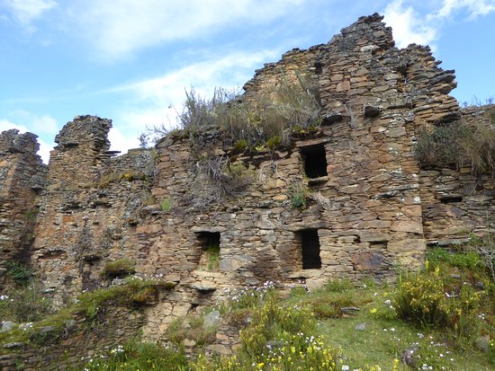 Huanuco - Ciudadela Yarowilca Piruro