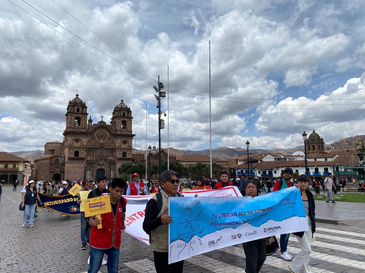 Cusco - ¡Pasacalle por la dignidad humana!